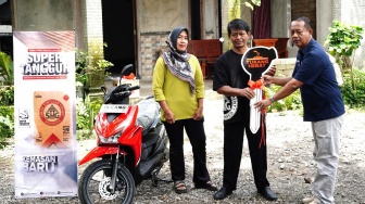 Semen Gresik Apresiasi Tukang Bangunan, Program Tukang Hebat Berhadiah Utama Tiga Unit Motor Matic