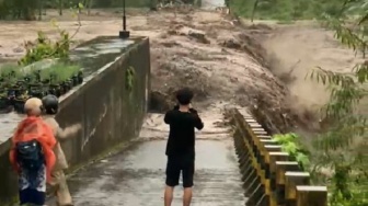 Banjir Lahar Hujan di Hulu Sungai Senowo Magelang 3 Orang Meninggal dan 2 Hilang