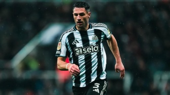 Niat Pulihkan Cedera di Dubai, Bek Newcastle United Malah Terjebak Konflik Iran-AS