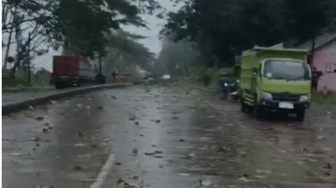 Tragedi Cuaca Ekstrem di Batang: 3 Orang Tewas Disapu Badai, Pengendara Mobil Jadi Korban