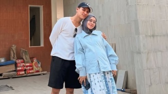 Lesti Kejora Ajak Rizky Billar Nonton Liverpool, Kompensasi Perut Ngilu Setelah Lahiran Anak ke-3