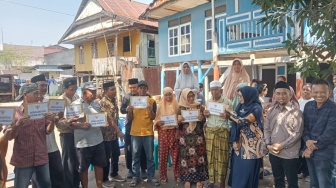 9 Rumah Korban Angin Puting Beliung Takalar Dapat Bantuan Gubernur Sulsel