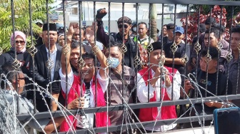 Vonis 6 Bulan Penjara, Botok dan Teguh Langsung Bebas! PN Pati Jatuhkan Hukuman Percobaan