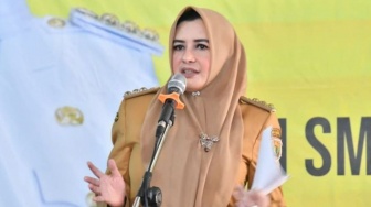 Tak Paham Birokrasi Gegara Berlatar Penyanyi, Begini Gaya Mewah Fadia Arafiq Sebelum Kena OTT