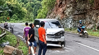 Detik-Detik Mobil APV Dihantam Batu Besar di Jalur PacitanPonorogo, Begini Nasib Pengemudi