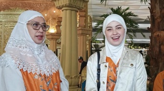 Umrah saat Perang Iran vs AS - Israel, Kimberly Ryder Punya Trik Terbang Aman ke Tanah Suci