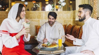 15 Contoh Undangan Buka Puasa Bersama Kantor: Simpel, Siap Dikirim Lewat WA