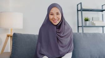 Jangan Asal Pilih! 5 Bahan Hijab yang Sebaiknya Dihindari saat Lebaran