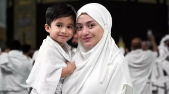 Terharu di Depan Kabah, Nathalie Holscher: Aku Banyak Dosa