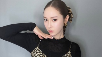 Clean dan Classy, 4 Ide Outfit Hitam ala Jessica Jung untuk Daily Look