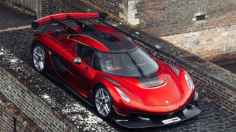 Bukan Kaleng-Kaleng! Inilah Hypercar Swedia Hampir Rp100 Miliar yang Terparkir di Sidoarjo