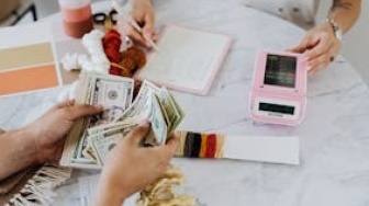 Lebaran di Era Paylater: Religiusitas dalam Bayang-bayang Utang Digital