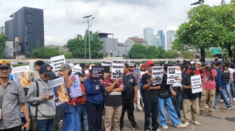 Prabowo Diteriaki "Penakut" Oleh Massa Dalam Aksi Demonstrasi Tolak BoP