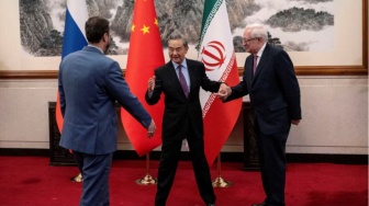 Kenapa China dan Rusia Tidak Bantu Iran Hadapi Serangan AS-Israel?