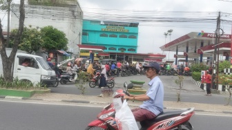 Khawatir Kehabisan BBM, Warga Ramai-ramai Antre di SPBU, Pemerintah Diminta Tidak Picu Kepanikan