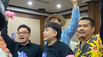 Optimis Bebas Jelang Vonis Kasus Hasutan Demo, Delpedro Cs Soroti Nasib Tahanan Politik Lain