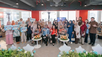 Rahasia Sukses Ibu Rumah Tangga & Anak Muda: Omzet Melejit Berkat Kolaborasi Shopee & Kemenekraf