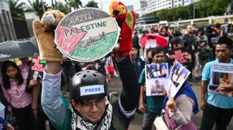 Kecam Serangan ke Iran dan BoP, Massa Gelar Aksi di Depan DPR RI