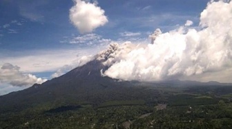 Gunung Semeru Erupsi Disertai Awan Panas Guguran, Sehari Capai 9 Kali Letusan