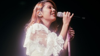 Usai Saksikan Napas Terakhir Vidi Aldiano, Nadin Amizah Tetap Hibur Penonton Sambil Tahan Tangis