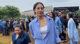 Tangis Anya Geraldine Pecah di Rumah Duka, Kenang Sosok Vidi Aldiano yang Selalu Suportif