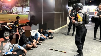 Bawa Petasan Saat Sahur On The Road, Lima Pemuda Ini Digiring ke Polresta Solo