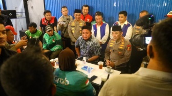 Malam-Malam Kapolri Datangi Basecamp Ojol Palembang, Begini Curhat Driver Soal Risiko Kerja di Jalan