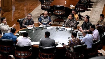 Siang sampai Malam Prabowo Rapat di Hambalang, Seskab Ungkap Lima Isu Terkini yang Dibahas