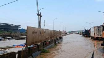 Banjir Genangi Tol JakartaTangerang KM 24, Akses Gerbang Tol Karang Tengah Barat Sempat Ditutup