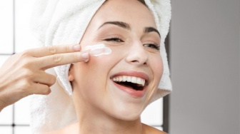 5 Sunscreen Gel untuk Kulit Berminyak, Anti Lengket dan Cepat Meresap!