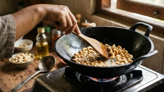 Tips Menggoreng Kacang Mete Agar Renyah dan Tidak Gosong