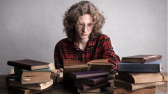 Cara Mahasiswa Tetap Produktif Tanpa Kehilangan Esensi Ibadah saat Ramadan