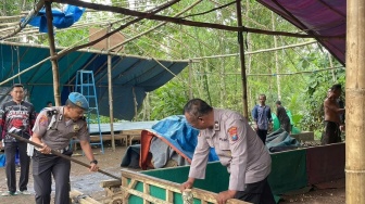 Polisi Bongkar Arena Sabung Ayam di Malang, Lokasi Sepi Tapi Peralatan Lengkap!