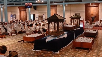 Kontroversi Malam Selikuran: Dua Kubu Keraton Solo Gelar Kirab Berbeda, Siapa yang Benar?