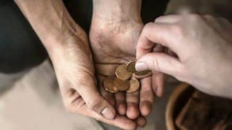 Sedekah di Bulan Ramadan Apakah Sudah Termasuk Zakat? Simak Penjelasannya agar Tidak Keliru