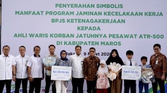 Pesawat Jatuh di Maros, BPJS Ketenagakerjaan Serahkan Santunan Rp1,7 Miliar Kepada Ahli Waris