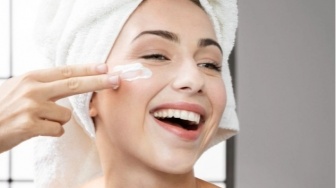 4 Chemical Sunscreen Niacinamide, Rahasia Wajah Tetap Cerah Selama Puasa