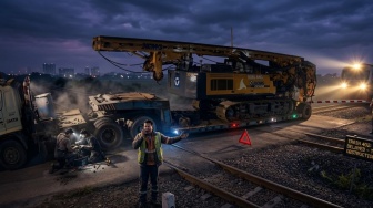 5 Fakta Truk Alat Berat Tersangkut di Rel Semarang, 10 Kereta Api Terlambat hingga 3 Jam