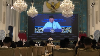 Prabowo Ajak Bangsa Bersatu Hadapi Dunia Penuh Ketidakpastian di Nuzulul Quran