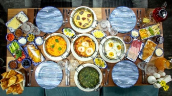 Makanan Berlimpah, Perut Tetap Terbatas: Belajar Menahan Diri saat Berbuka