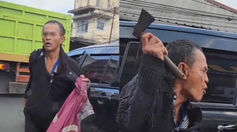 Ngamuk Bawa Kampak Usai Diduga Lecehkan Penumpang Angkot, Pria Misterius Gegerkan Warga Cicurug