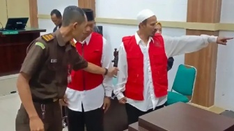 2 Perusak Makam Keramat di Pasuruan Divonis 5 Bulan Penjara