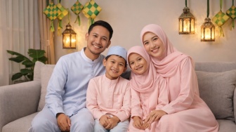 20 Ide Prompt Foto Studio Keluarga Lebaran yang Realistis, Hasilnya Profesional