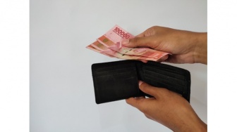 Lebaran Sebentar Lagi! dr. Tirta Bagikan Tips agar THR Tak Boncos