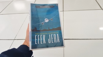 Mengungkap Kedok Maskapai Super Buruk di Novel Efek Jera Karya Tsugaeda
