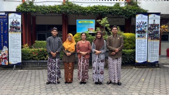 Pakai Baju Adat Jawa ke Sekolah, Siswa SMAN 4 Yogyakarta Bangga Kenakan Gagrak
