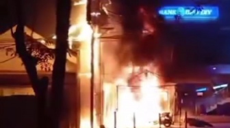 Detik-detik Mencekam Kebakaran Kantor Kas BPD DIY di Jogja: Ledakan Trafo Diduga Jadi Pemicu