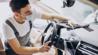 Bye-Bye Apek! Ini 5 Cara Ampuh Usir Bau Tak Sedap di Dalam Mobil