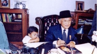 Dari Orde Baru ke Reformasi: Kontroversi Barnas dalam Catatan Habibie