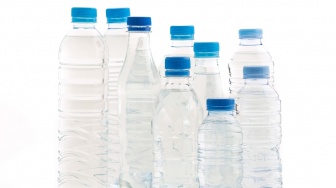 6 Rekomendasi Air Mineral pH Tinggi untuk Memperlambat Proses Penuaan